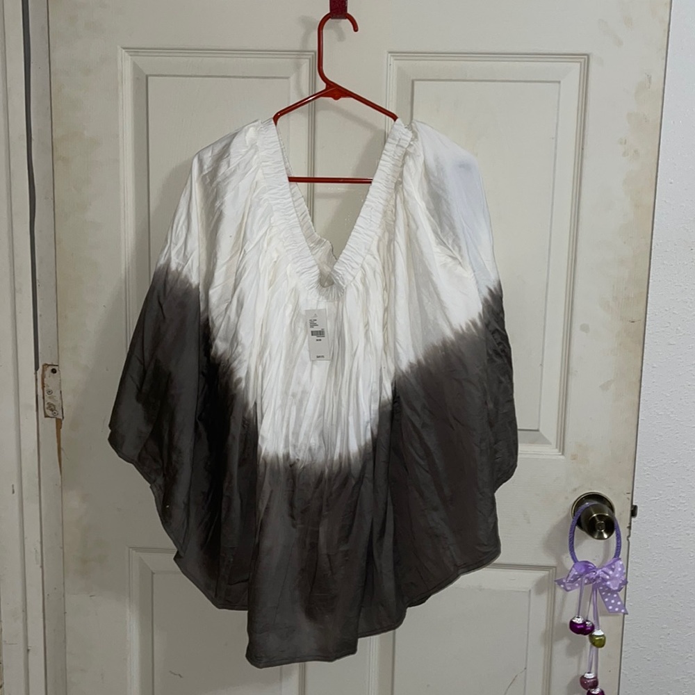 lane brayant 2 tone color white with gray skirt. With thick elastic all around.